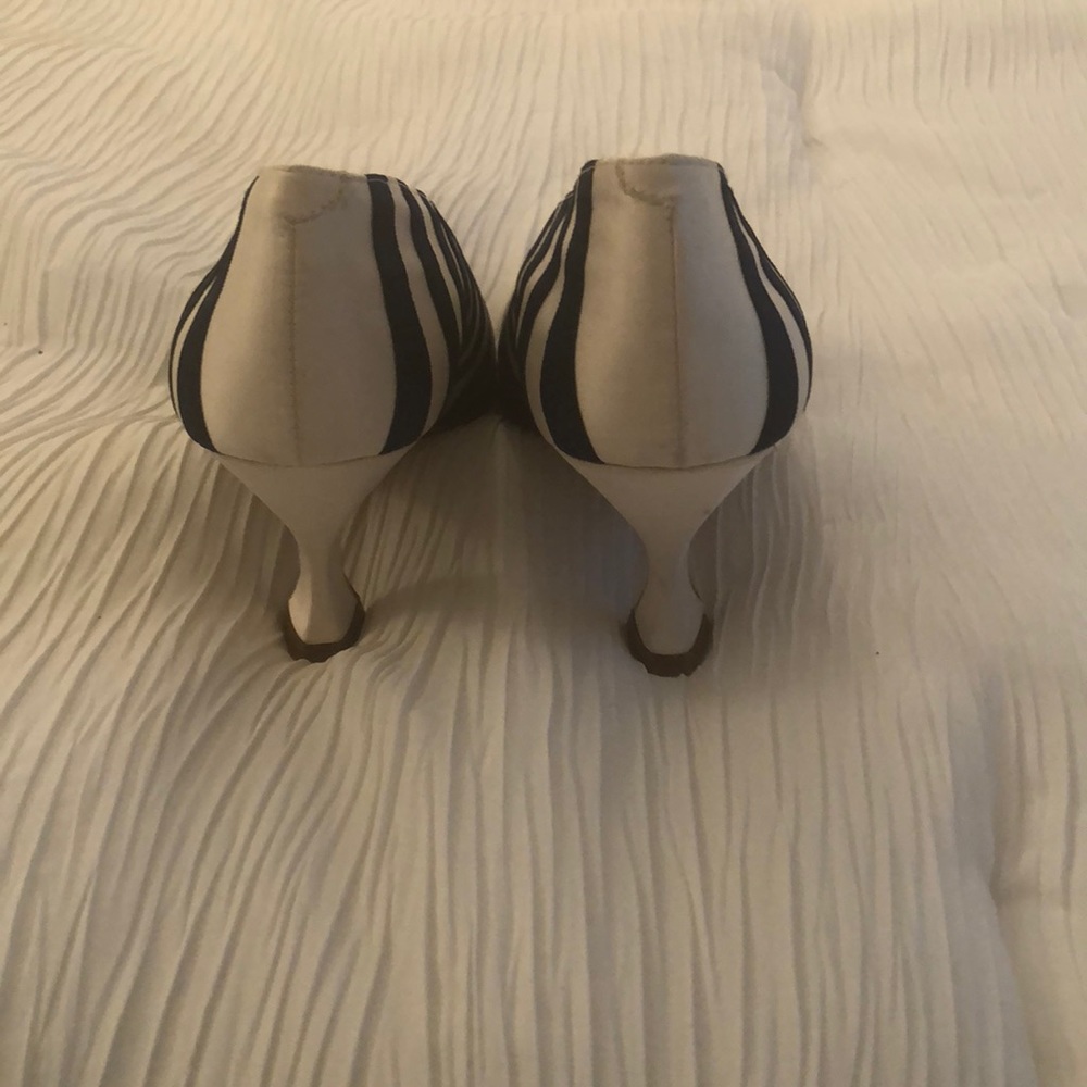 KENNETH COLE HEELS - Picture 5 of 6